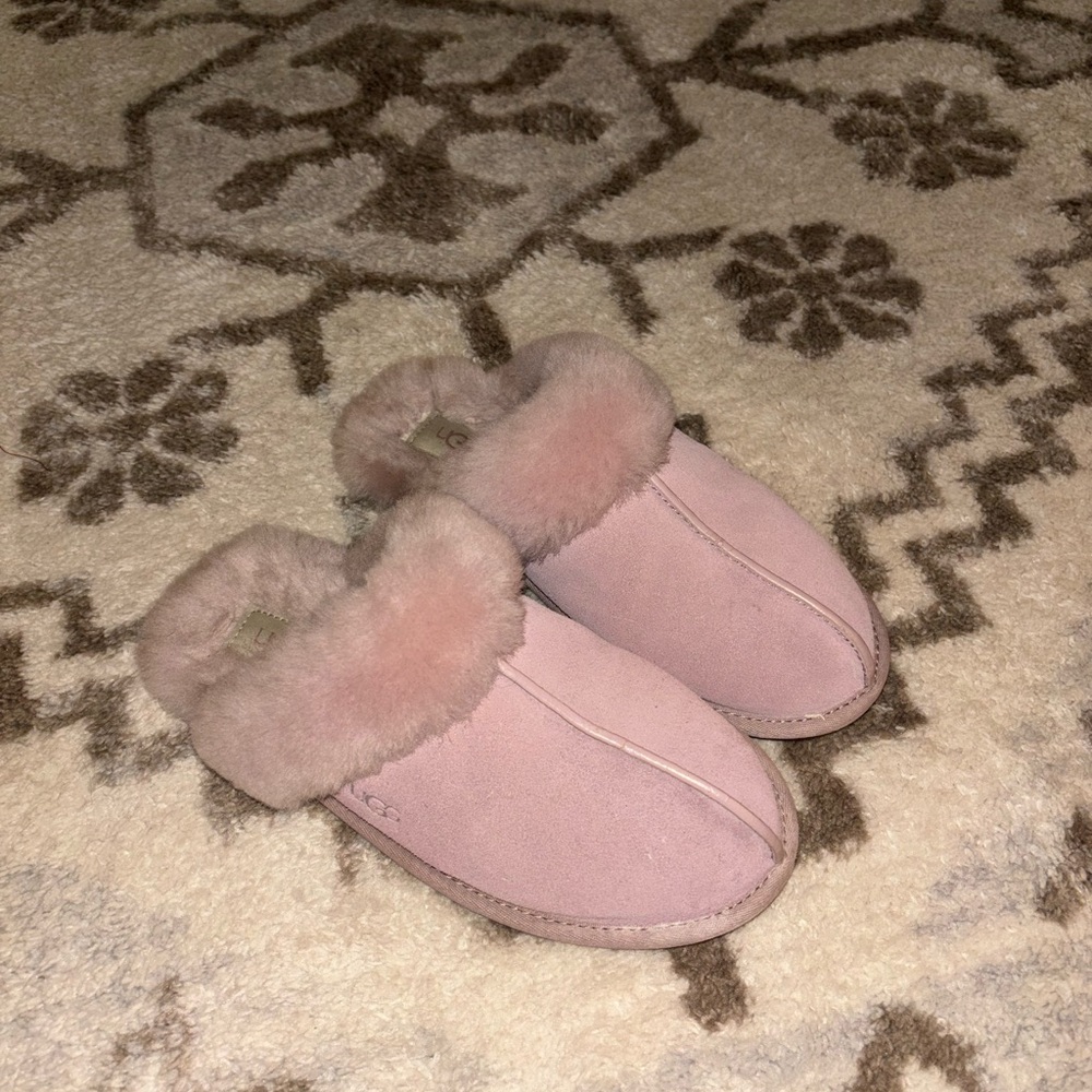 Dusty pink Ugg slippers